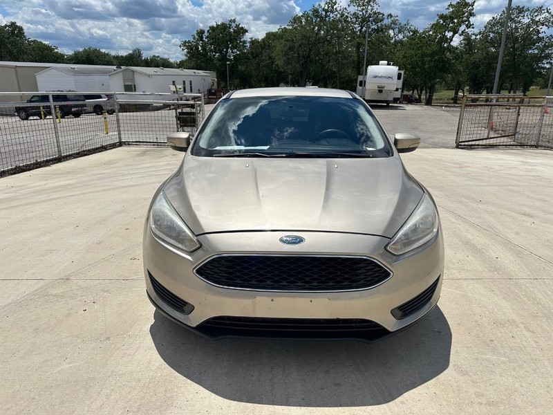 Ford Focus Hatchback Vehicle Image 02