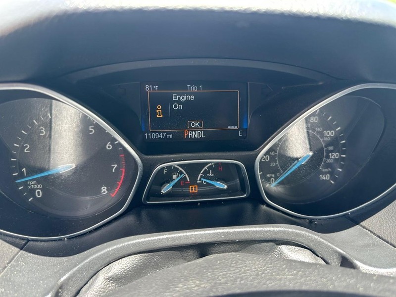 Ford Focus Hatchback Vehicle Image 05