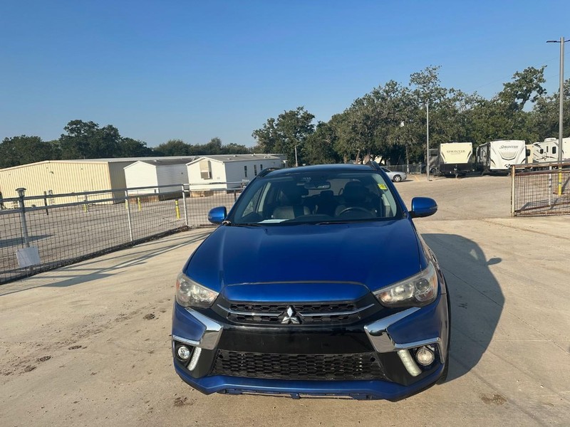 Mitsubishi Outlander Sport Vehicle Full-screen Gallery Image 02