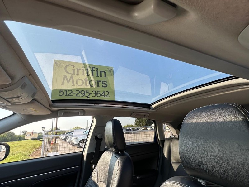 Mitsubishi Outlander Sport Vehicle Full-screen Gallery Image 08