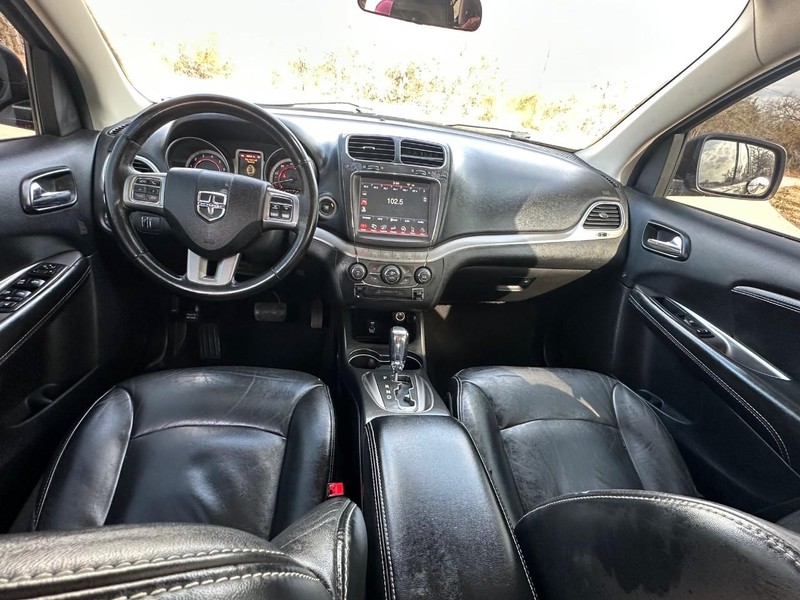 Dodge Journey Vehicle Full-screen Gallery Image 05