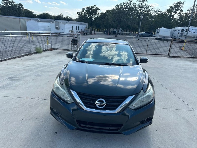 Nissan ALT Vehicle Full-screen Gallery Image 02