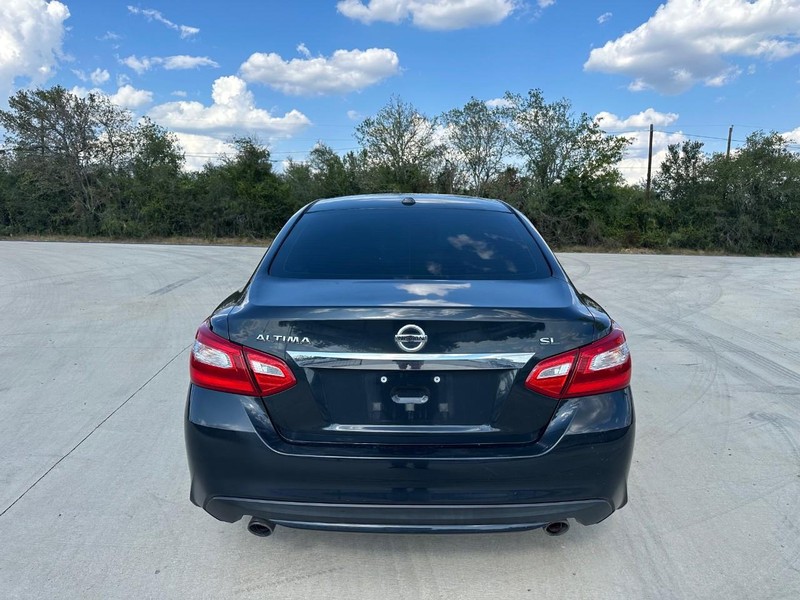 Nissan ALT Vehicle Full-screen Gallery Image 04