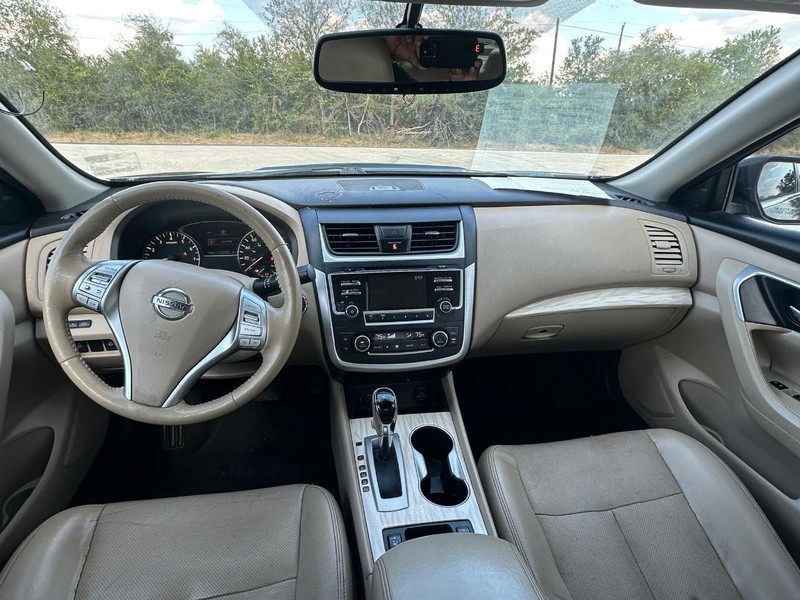 Nissan ALT Vehicle Full-screen Gallery Image 05