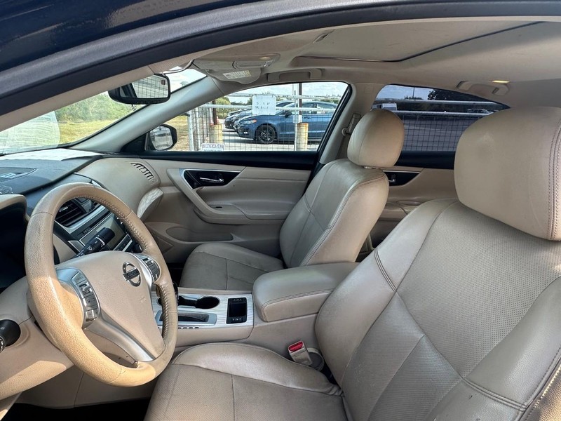 Nissan ALT Vehicle Full-screen Gallery Image 06