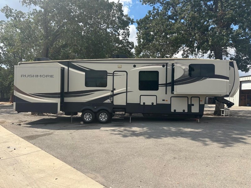 Rush LIN Vehicle Full-screen Gallery Image 02