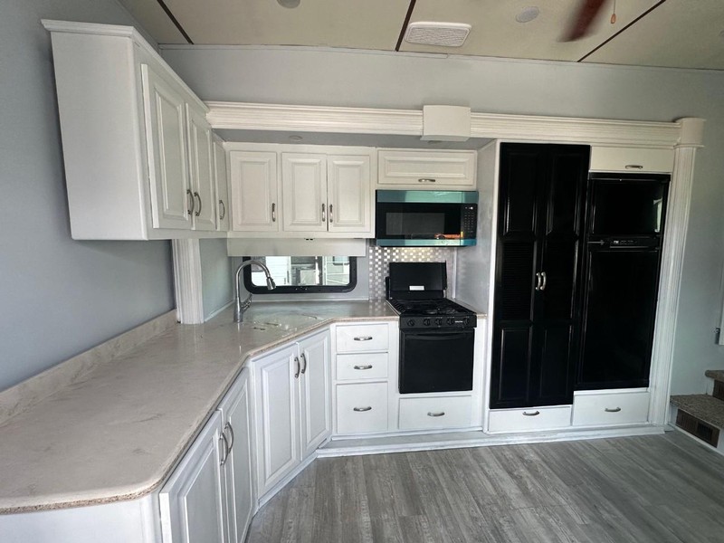 Rush LIN Vehicle Full-screen Gallery Image 04