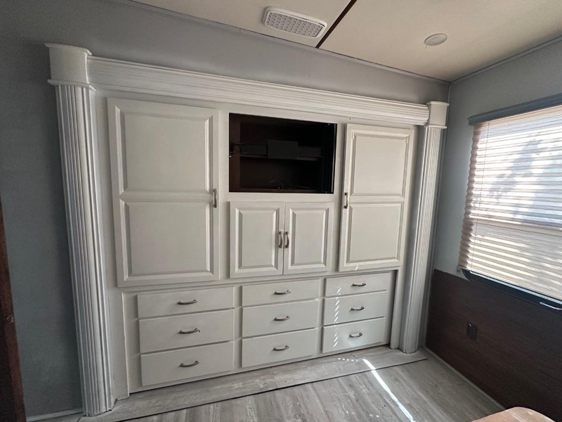 Rush LIN Vehicle Full-screen Gallery Image 09