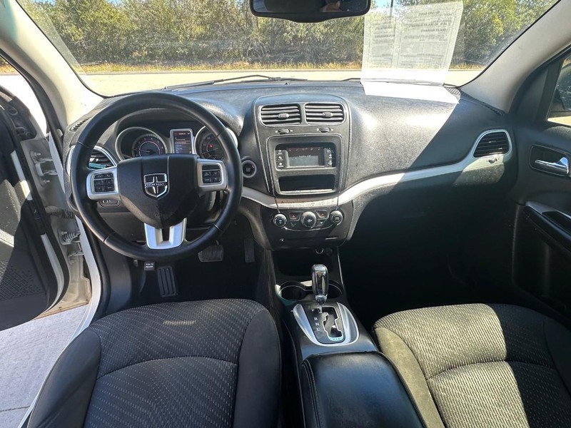 Dodge Journey Vehicle Full-screen Gallery Image 05