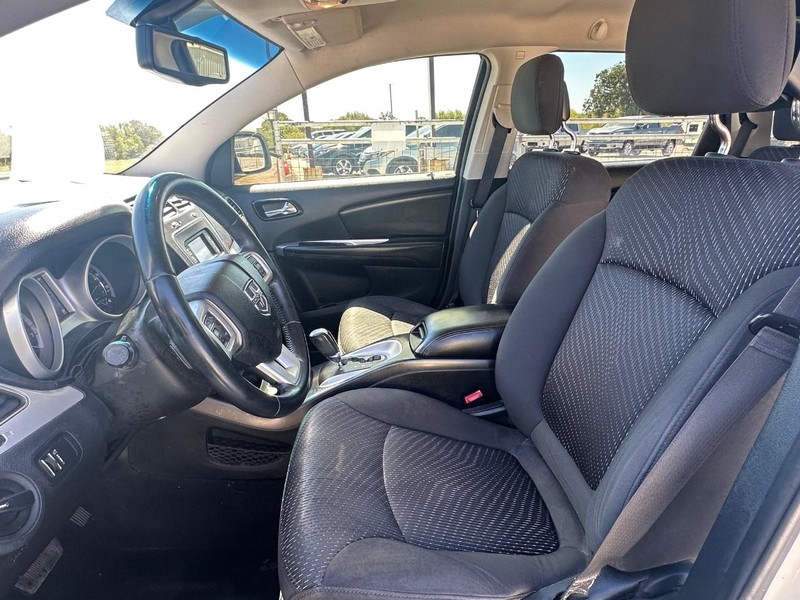 Dodge Journey Vehicle Full-screen Gallery Image 06