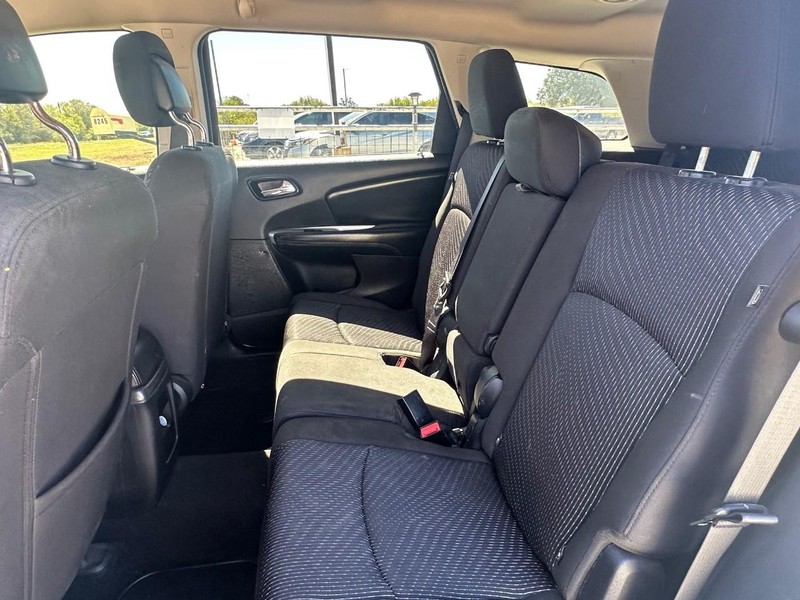 Dodge Journey Vehicle Full-screen Gallery Image 07