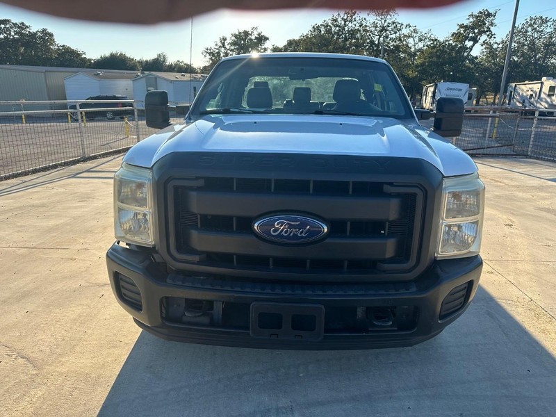 Ford Super Duty F-350 SRW Vehicle Full-screen Gallery Image 02