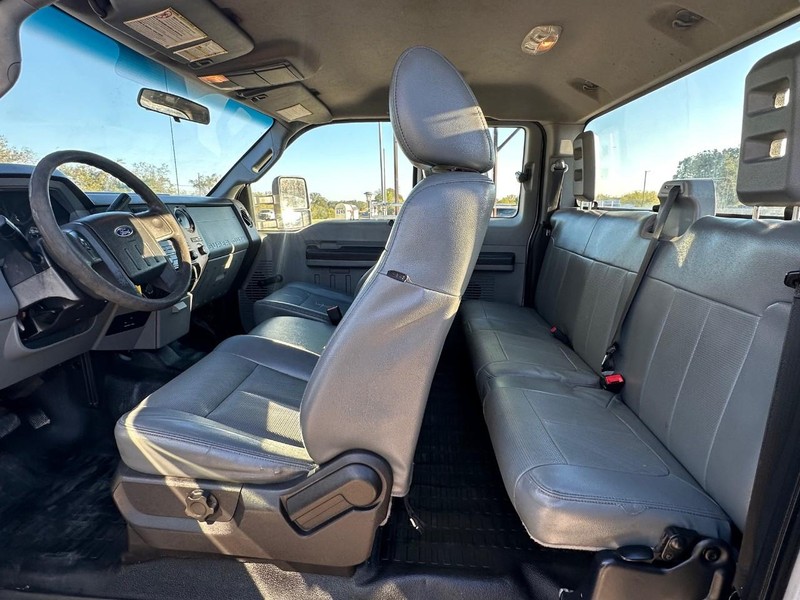 Ford Super Duty F-350 SRW Vehicle Full-screen Gallery Image 07