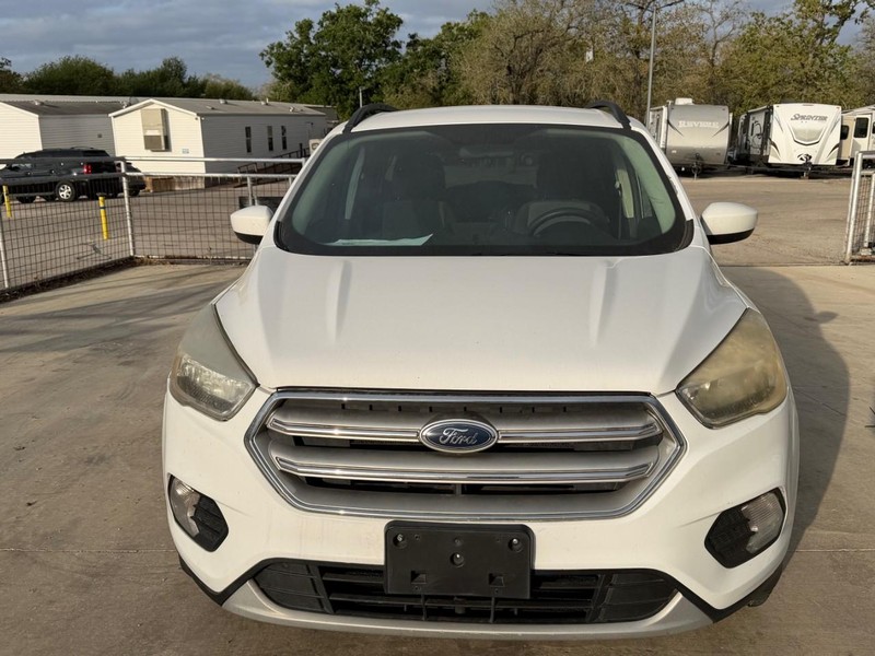 Ford Escape Vehicle Full-screen Gallery Image 02