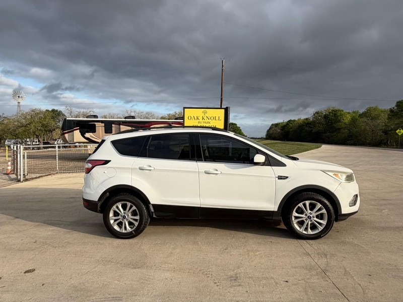 Ford Escape Vehicle Full-screen Gallery Image 03