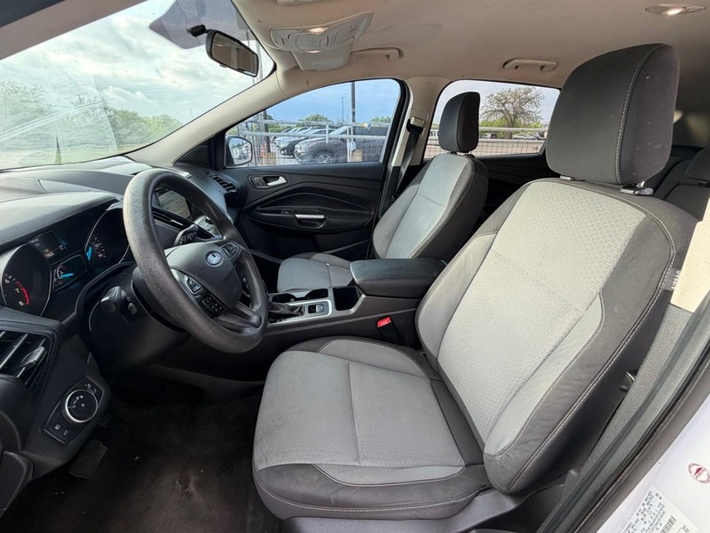 Ford Escape Vehicle Full-screen Gallery Image 06