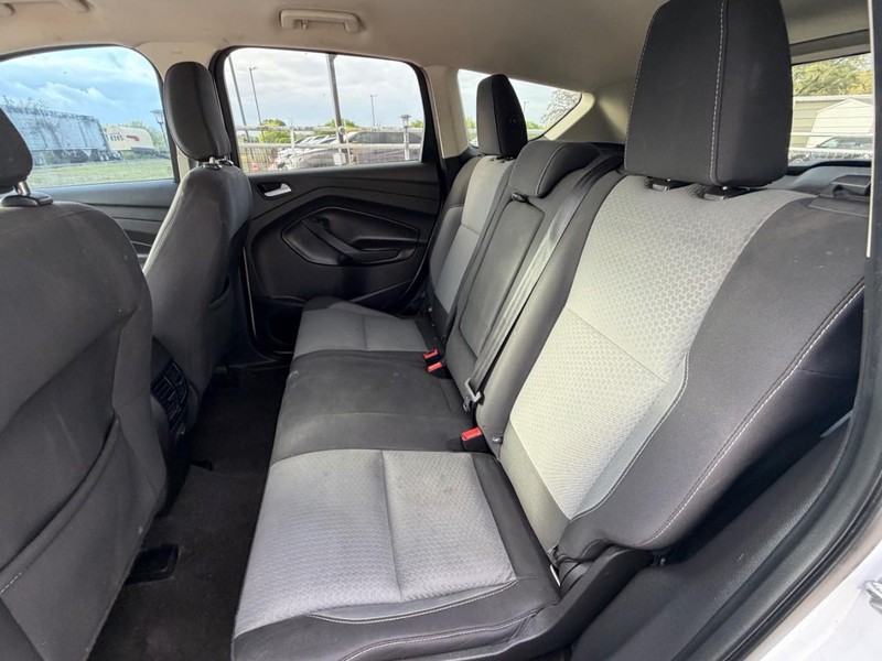 Ford Escape Vehicle Full-screen Gallery Image 07