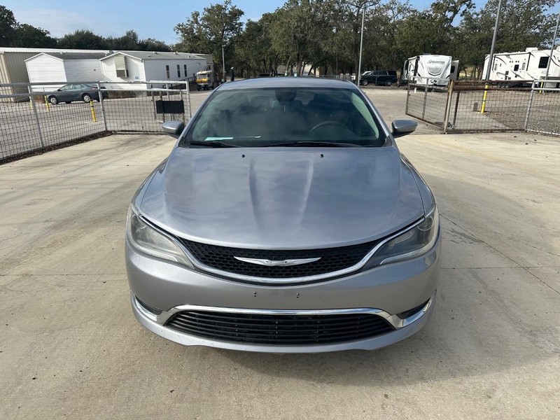 Chrysler 200 Vehicle Full-screen Gallery Image 02