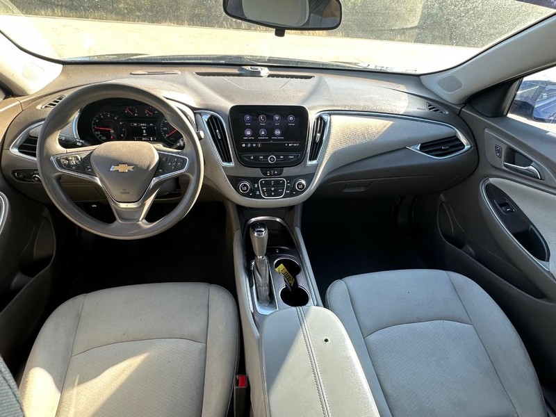 Chevrolet Malibu Vehicle Full-screen Gallery Image 05