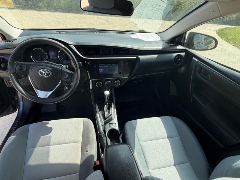 Toyota Corolla Vehicle Full-screen Gallery Image 05