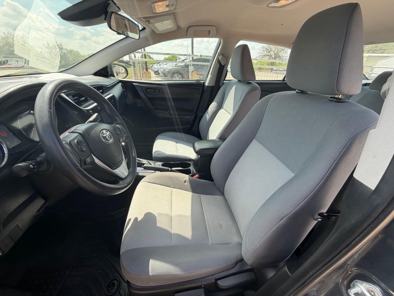 Toyota Corolla Vehicle Full-screen Gallery Image 06