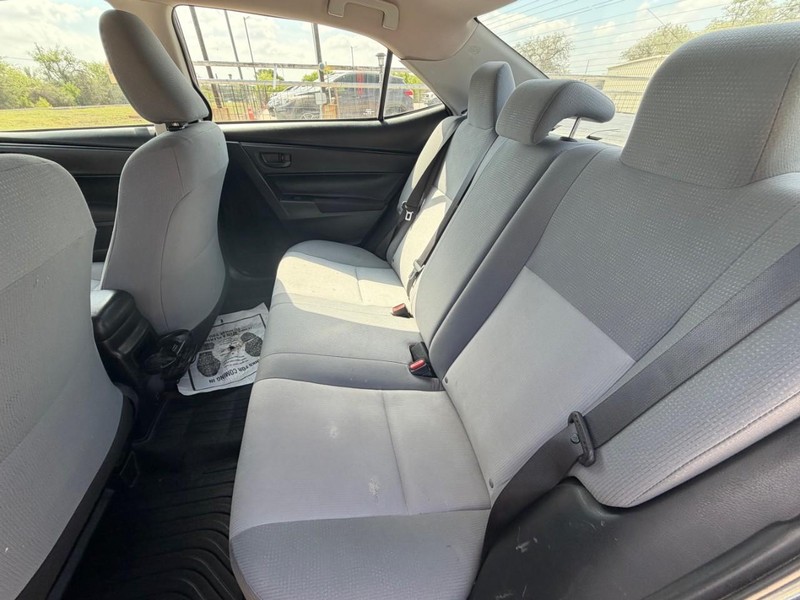 Toyota Corolla Vehicle Full-screen Gallery Image 07