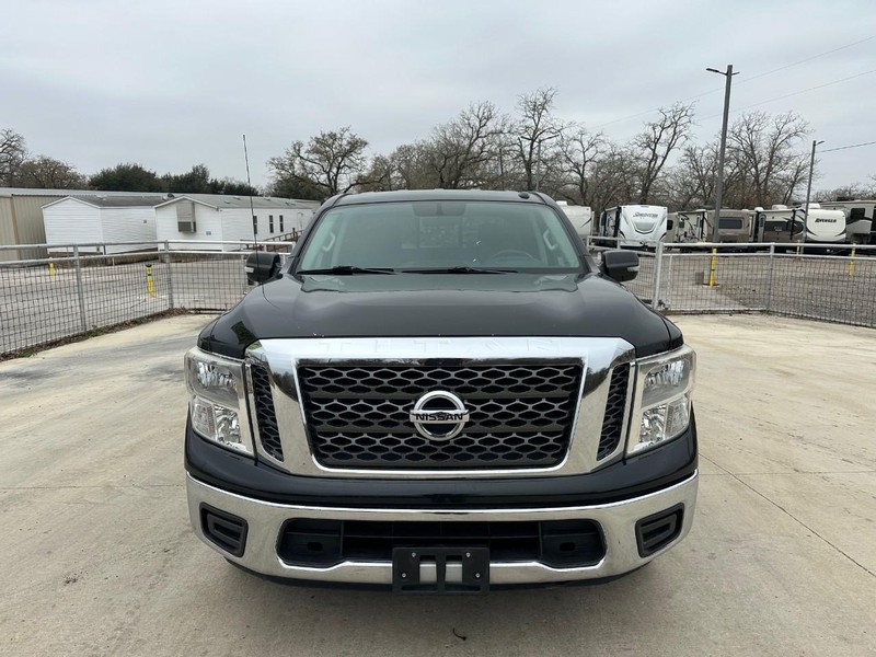 Nissan Titan Vehicle Full-screen Gallery Image 02