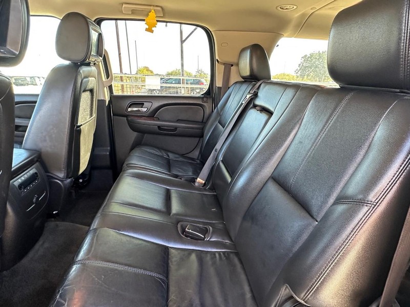 GMC Yukon XL Vehicle Full-screen Gallery Image 07