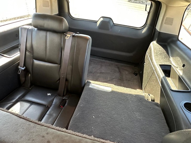 GMC Yukon XL Vehicle Full-screen Gallery Image 08