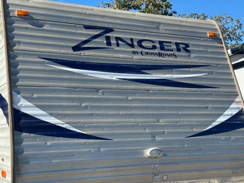 Crossroads Rv Zinger Vehicle Full-screen Gallery Image 02