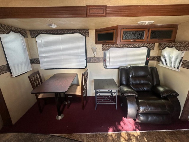 Crossroads Rv Zinger Vehicle Full-screen Gallery Image 07