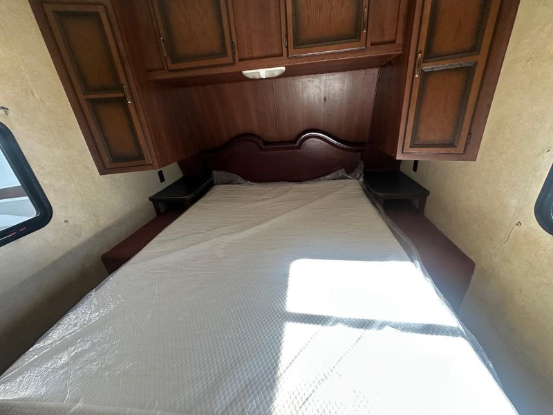 Crossroads Rv Zinger Vehicle Full-screen Gallery Image 08