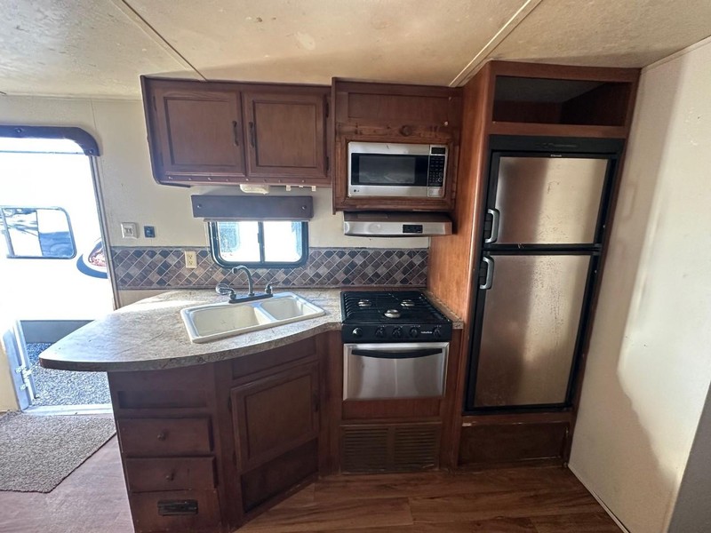 Forest River Rv WILDWOOD Vehicle Full-screen Gallery Image 05