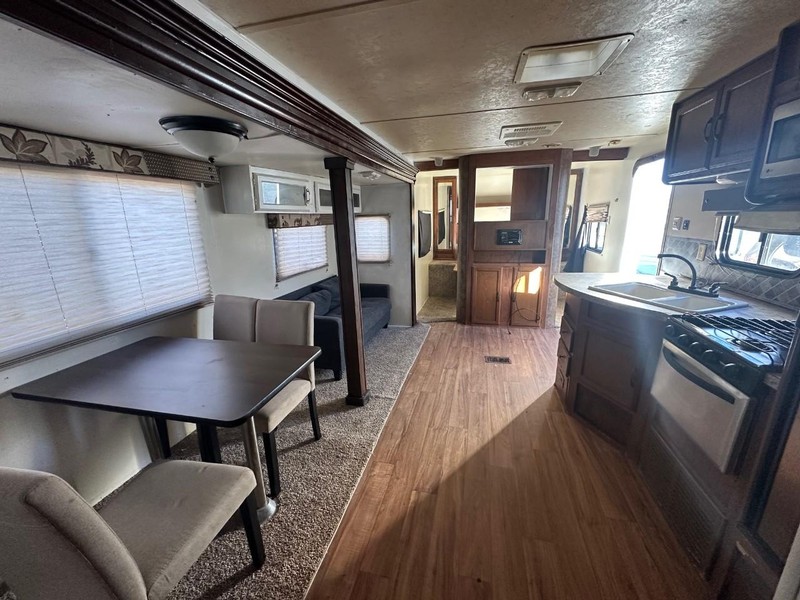 Forest River Rv WILDWOOD Vehicle Full-screen Gallery Image 06