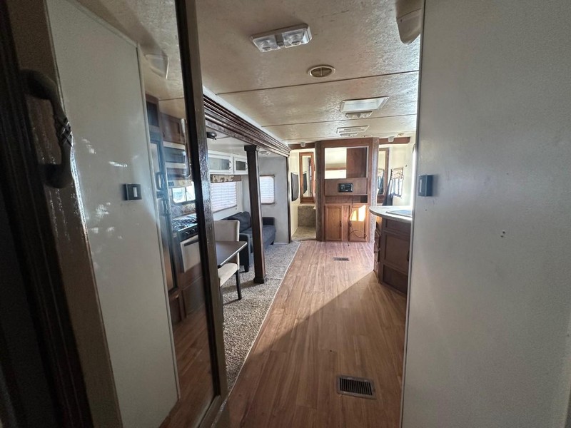 Forest River Rv WILDWOOD Vehicle Full-screen Gallery Image 07