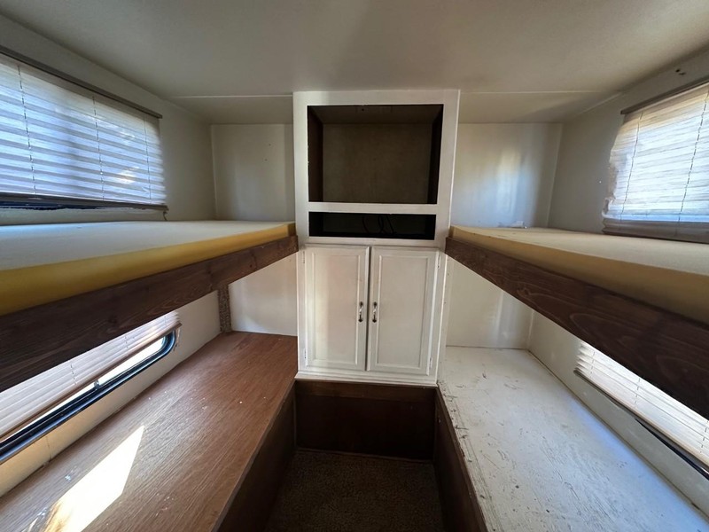 Forest River Rv WILDWOOD Vehicle Full-screen Gallery Image 09