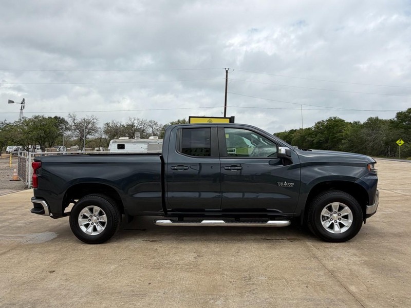 Chevrolet Silverado 1500 Vehicle Full-screen Gallery Image 03