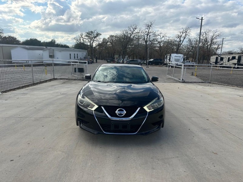 Nissan Maxima Vehicle Full-screen Gallery Image 02