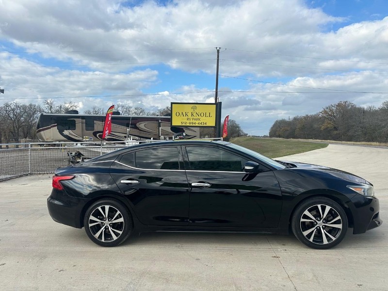 Nissan Maxima Vehicle Full-screen Gallery Image 03