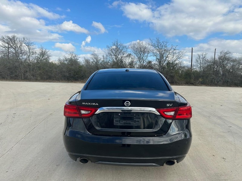 Nissan Maxima Vehicle Full-screen Gallery Image 04