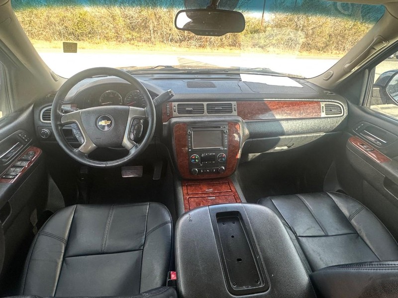 Chevrolet Tahoe Vehicle Full-screen Gallery Image 05