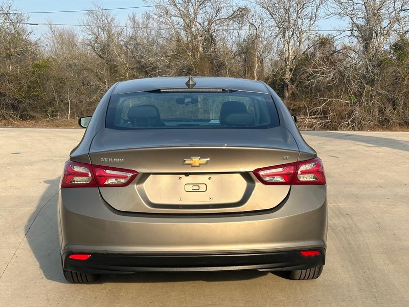 Chevrolet Malibu Vehicle Full-screen Gallery Image 04
