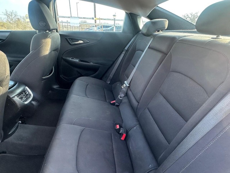 Chevrolet Malibu Vehicle Full-screen Gallery Image 07