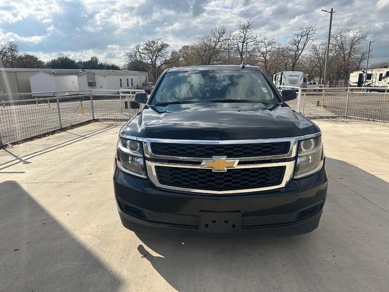 Chevrolet Suburban Vehicle Full-screen Gallery Image 02