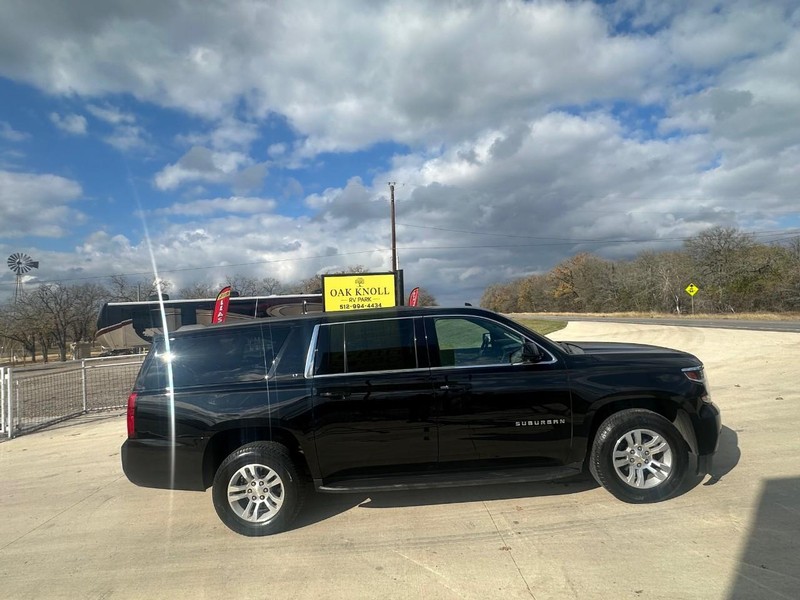 Chevrolet Suburban Vehicle Full-screen Gallery Image 04