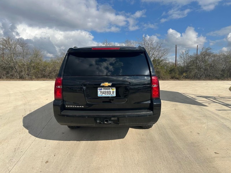 Chevrolet Suburban Vehicle Full-screen Gallery Image 05