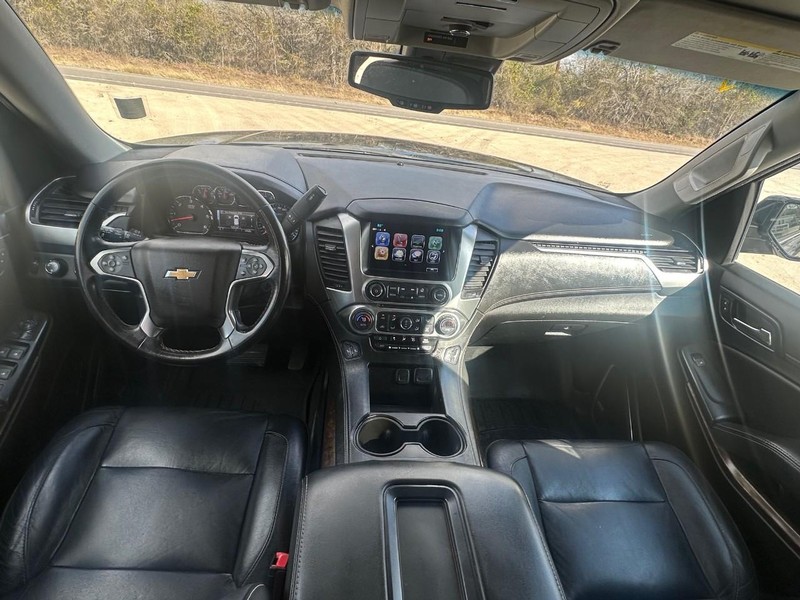 Chevrolet Suburban Vehicle Full-screen Gallery Image 06