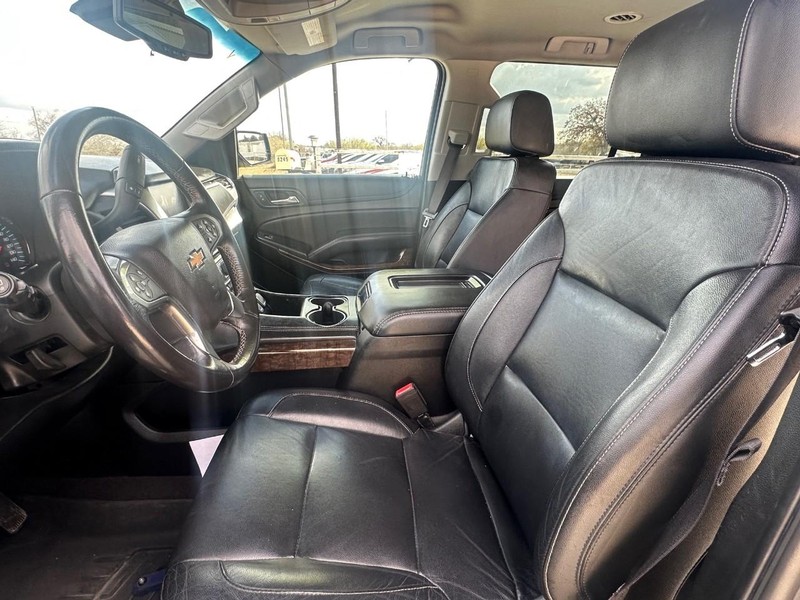 Chevrolet Suburban Vehicle Full-screen Gallery Image 07