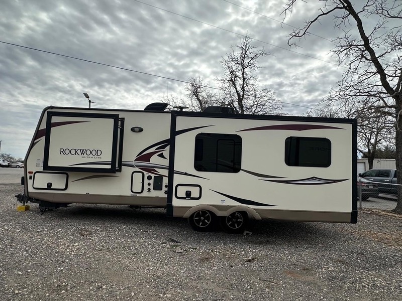 Forest River Rockwood 2604WS Vehicle Full-screen Gallery Image 01