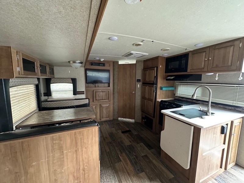 Forest River Rockwood 2604WS Vehicle Full-screen Gallery Image 05